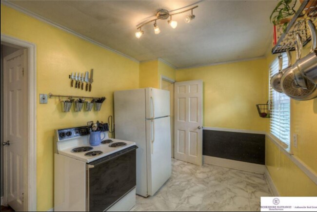 Building Photo - Charming 2 Bedroom Near Blackstone!!