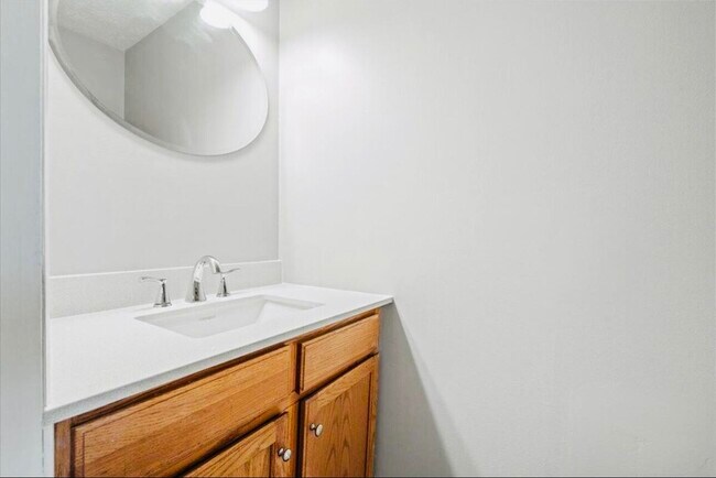 Building Photo - 3500 Warwick Dr