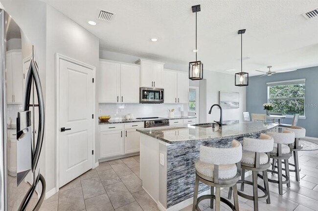 Building Photo - 17032 Harvest Moon Way