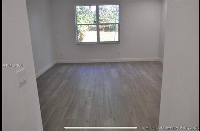 Building Photo - 5 Lake Eden Dr