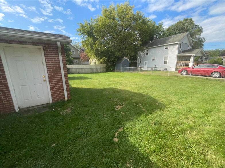 Building Photo - 2290 27th St SW