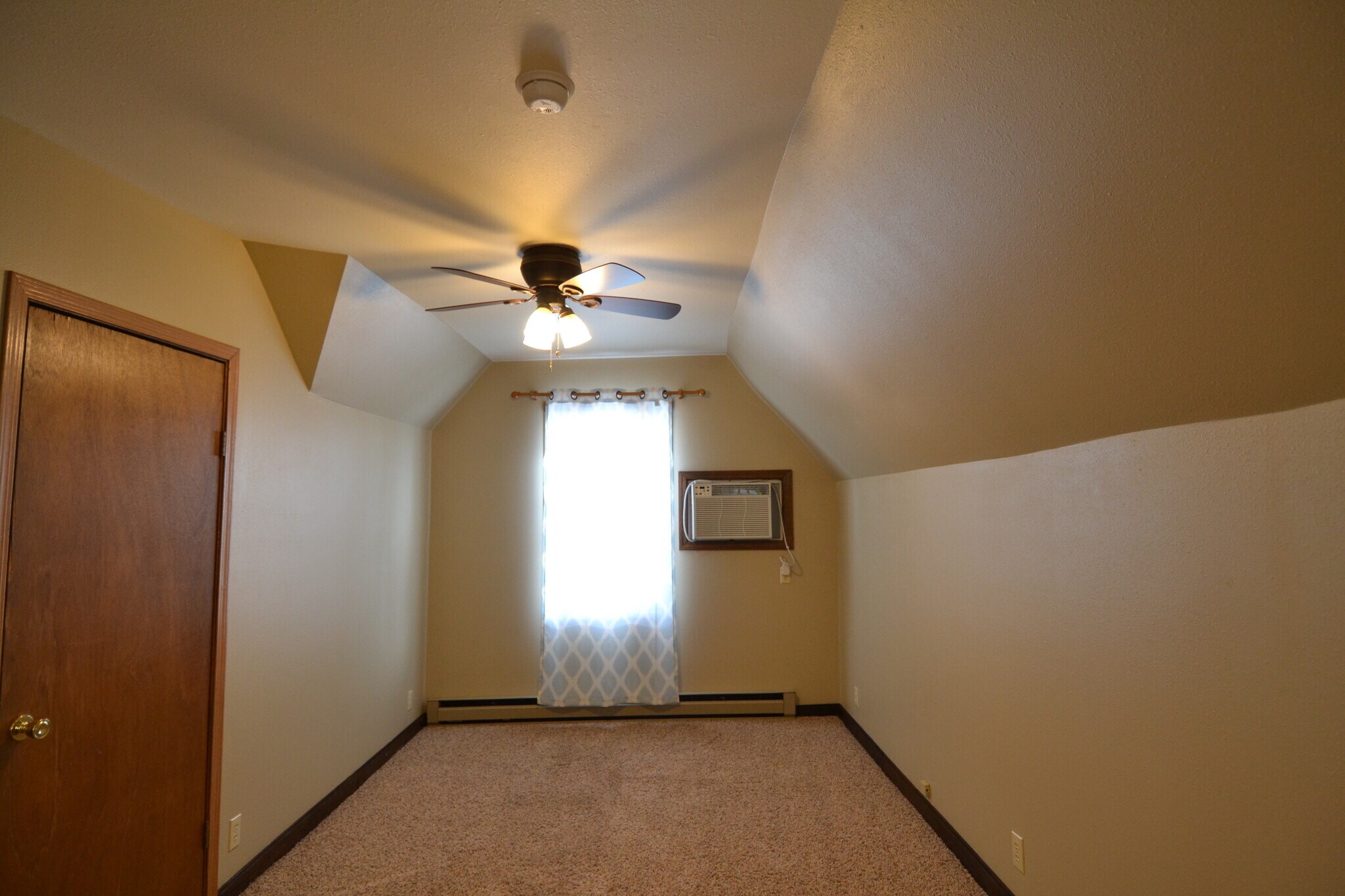 Building Photo - 601 S Osteopathy Ave