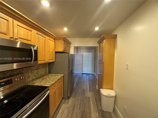 Building Photo - 458 SE 14th St