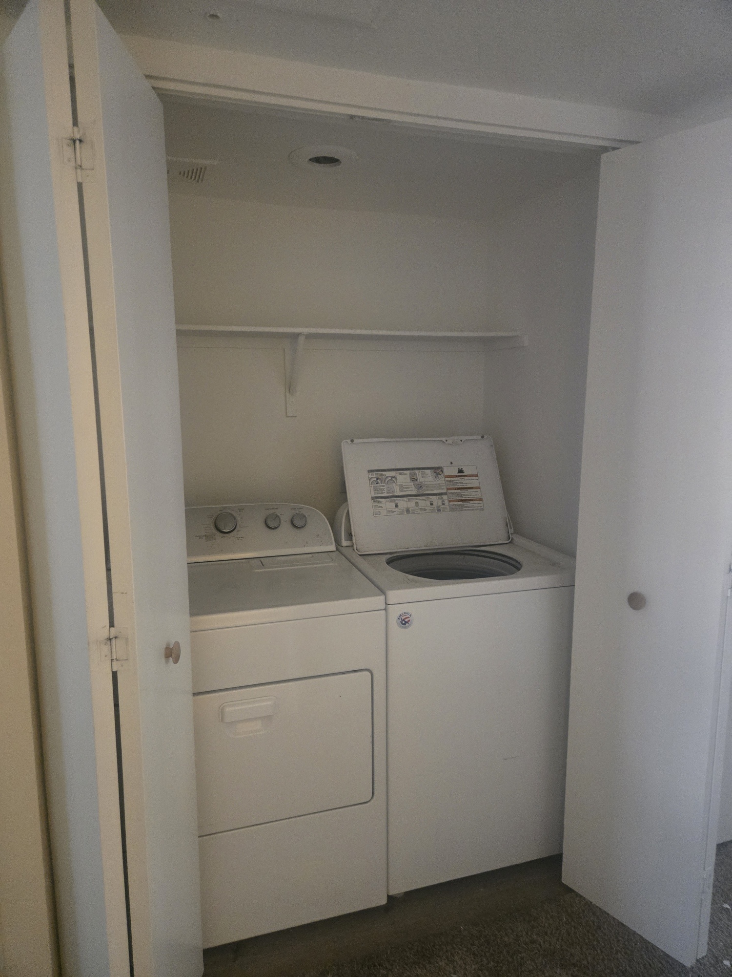 Laundry - 8410 Eldora Ave