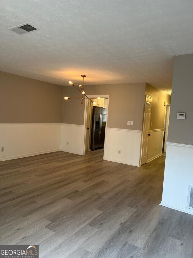 Building Photo - 591 Wedgewood Dr