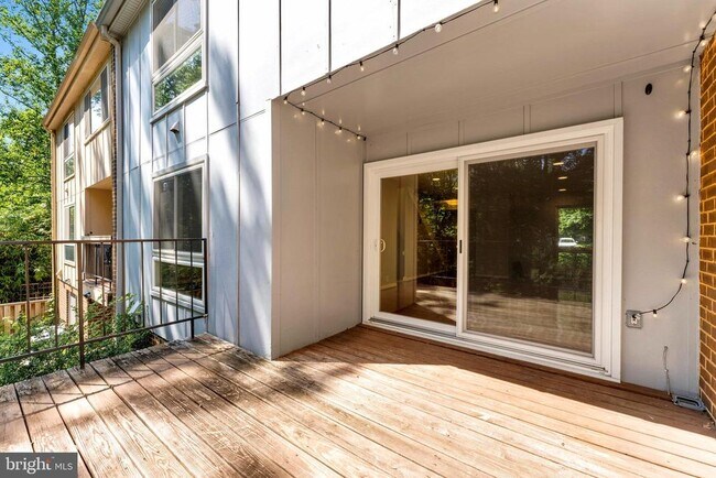 Building Photo - 11069 Saffold Way
