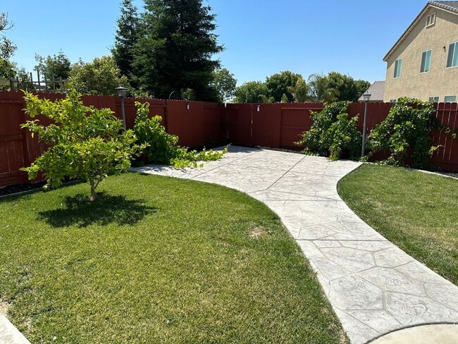 Building Photo - Coming Soon – Luxurious 5 Bedroom, 3 Bath ...
