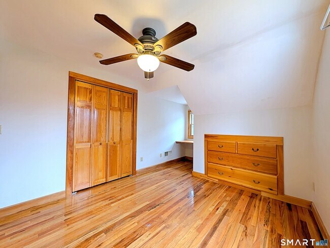 Building Photo - 434 Main St