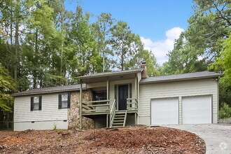 Building Photo - 4160 Woodcrest Dr