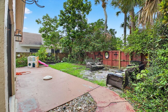 Building Photo - 7576 Sierra Terrace E