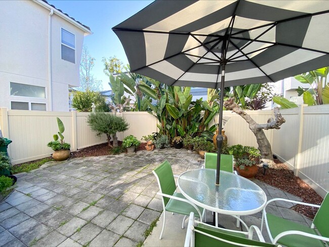 Building Photo - FURNISHED Mission Valley TOWNHOME! Enjoy S...