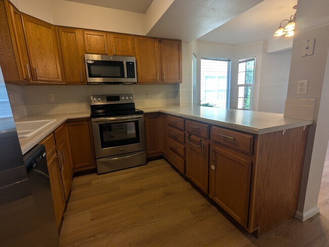 Building Photo - 4515 Starflower Dr