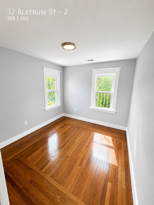 Building Photo - 32 Alstrum St