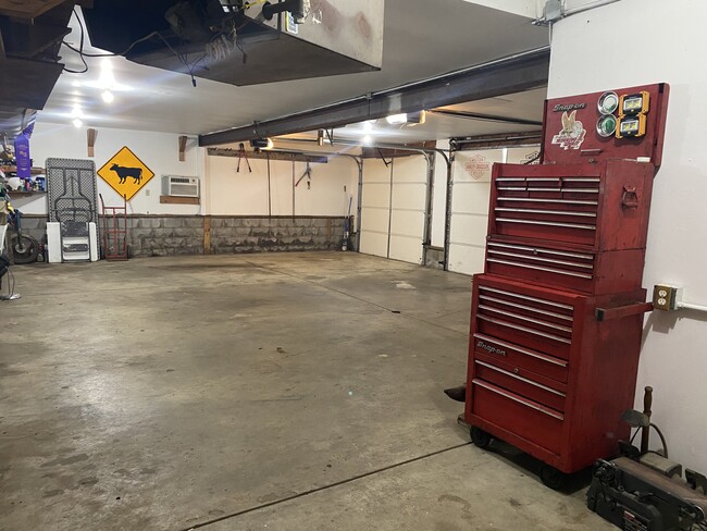 Building Photo - 2617 Maple Ave NE