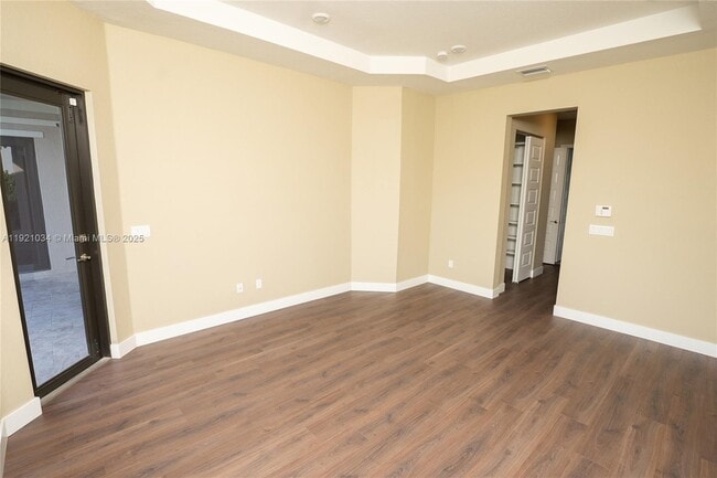 Building Photo - 10660 S Lago Vista Cir