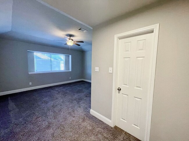 Building Photo - Charming Single-Story, 3Bed/2Bath Gem Minutes from Southtown