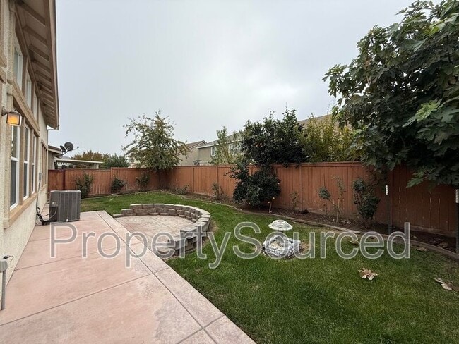 Building Photo - 656 Open Range Ave