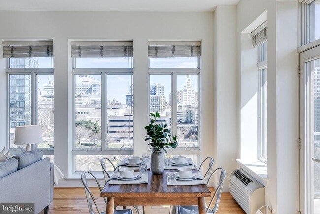 Primary Photo - 1900 Hamilton St