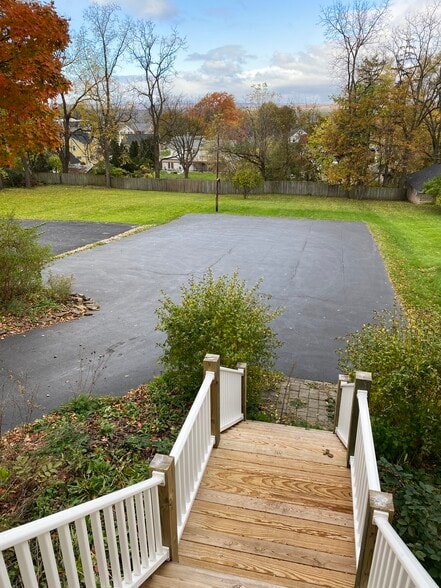 Building Photo - 16 Main St