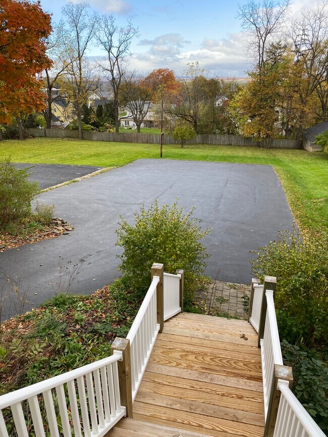 Building Photo - 16 Main St