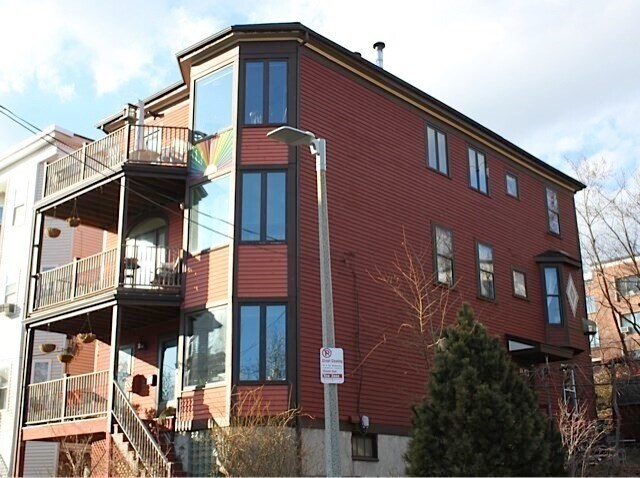 Building Photo - 53 Lawn St