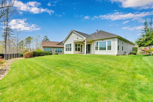 Building Photo - Light, bright, and move-in ready home in the highly sought-after Trilogy at Lake Norman community...