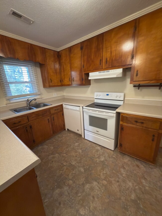 Building Photo - 109 Circle Dr