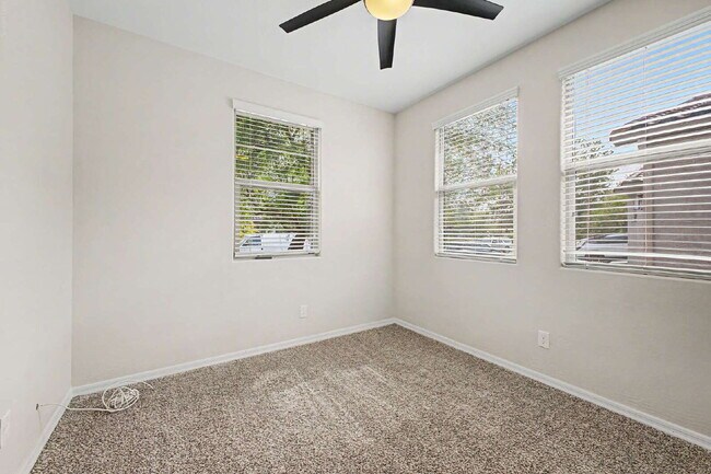 Building Photo - Glendale Home