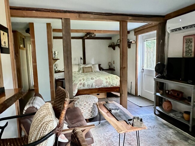 View of the bedroom area - 2204 Brandon Rd