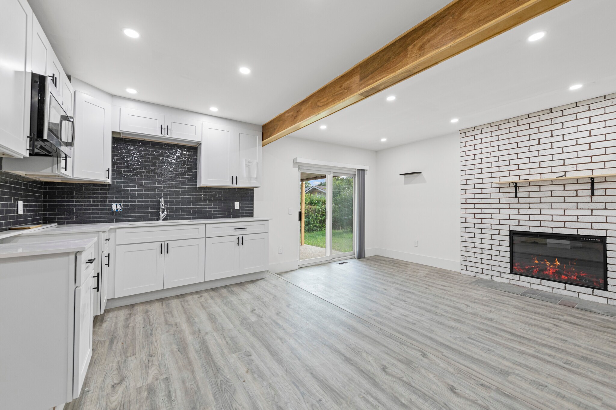 Building Photo - 32447 Hawthorne Dr