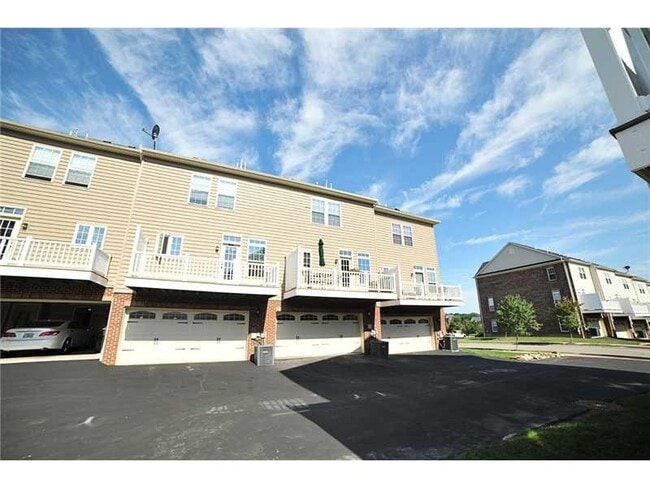 Building Photo - 704 Park Plaza E