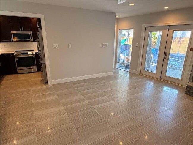 Building Photo - 2802 Pass a Grille Way