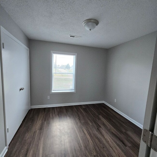 Building Photo - 224 Jr Dr