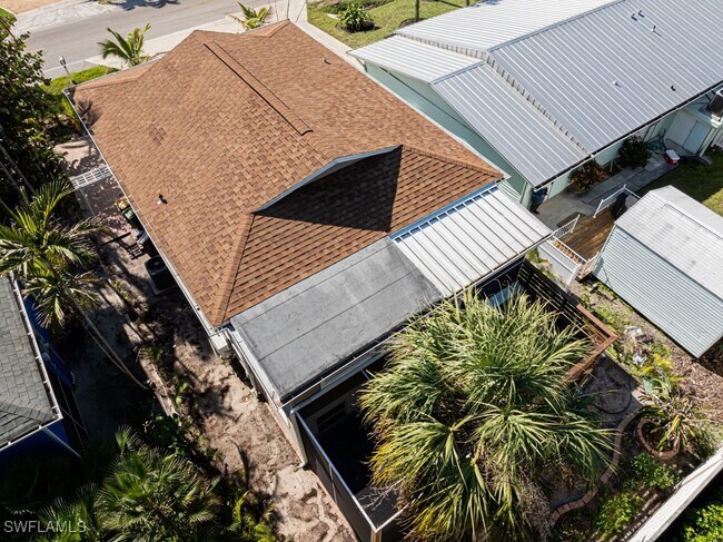 Building Photo - 1881 Danford St