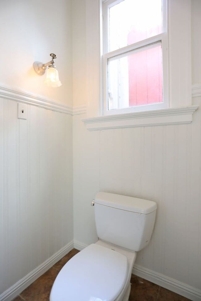 Building Photo - 144 10th Ave