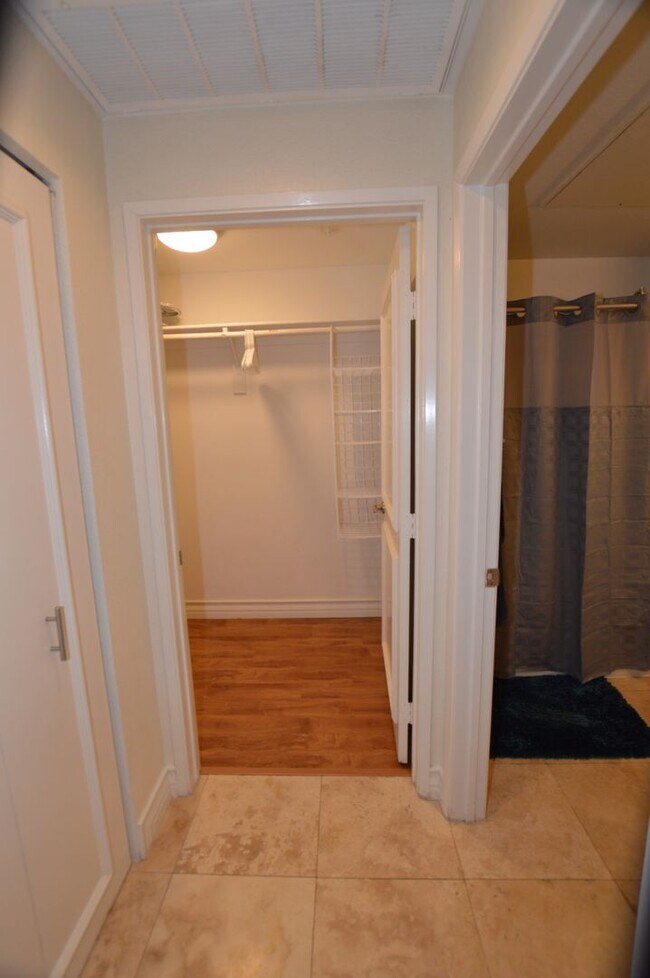 Building Photo - Charming Furnished Studio with Large Patio...