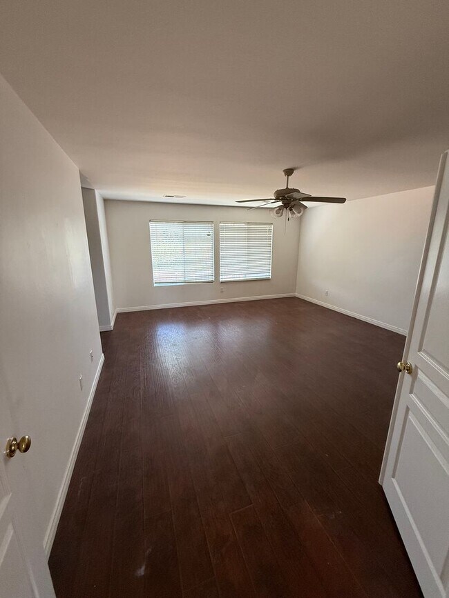 Building Photo - Spacious Single Family Home in Bakersfield...
