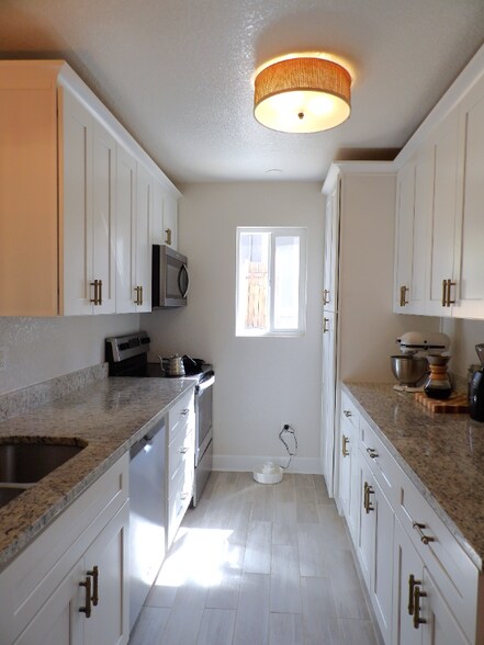 Building Photo - 1806 Koshare St