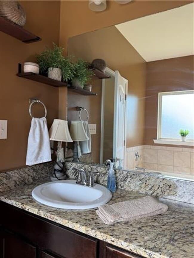 Building Photo - Welcome home to this **beautiful 4-bedroom, 2-bath rental