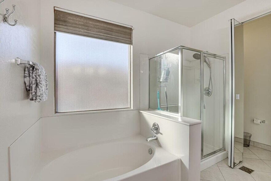 Building Photo - 2907 W Carson Rd