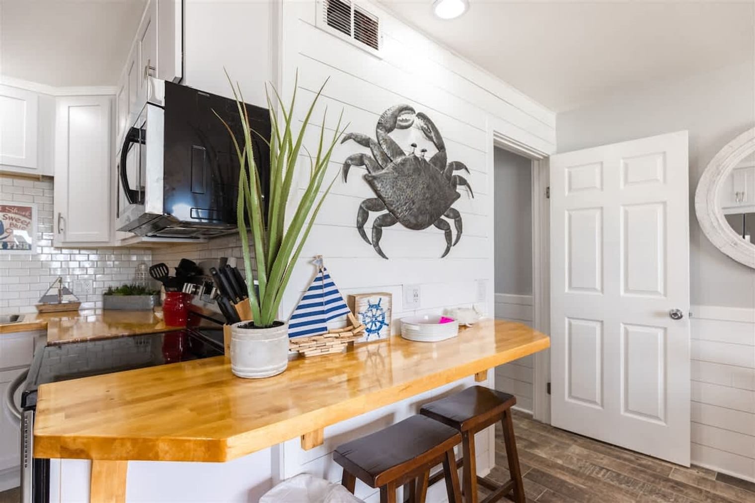 Building Photo - 8743 Thomas Dr