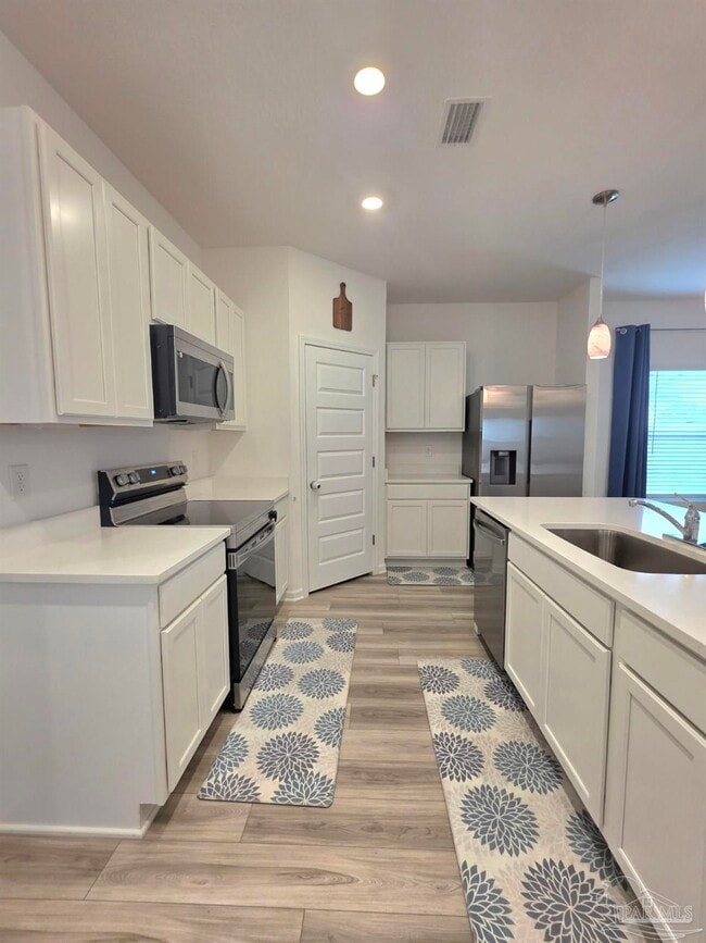 Building Photo - 6621 Sun Tree Cir