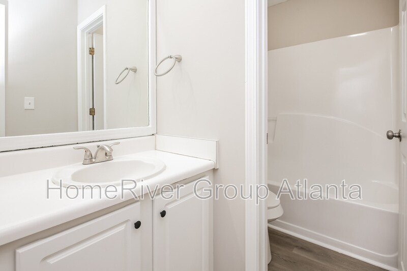 Building Photo - 911 Rolling Meadows Dr