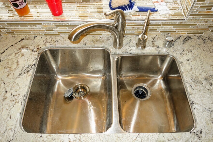 Double stainless steel sink - 983 Hacienda Circle