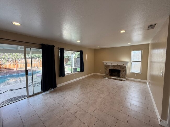 Building Photo - Updated two story home in Sylvan School Di...