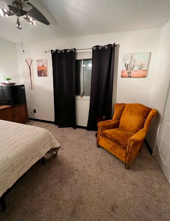 Building Photo - Room in a large shared home, great neighborhood, friendly roommates!
