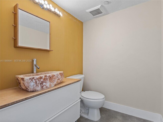 Building Photo - 7600 Collins Ave