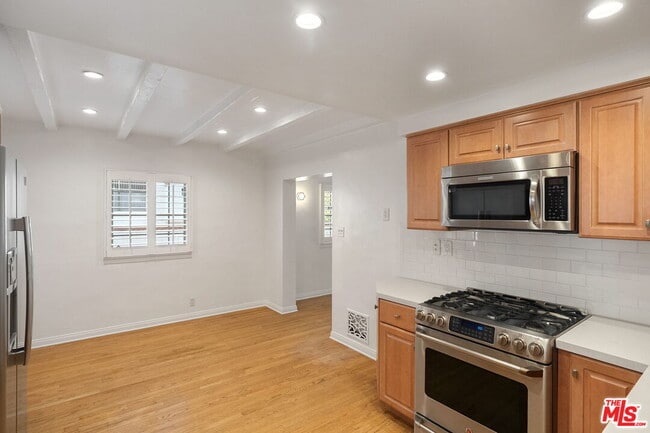 Building Photo - 329 N Swall Dr