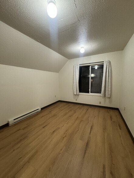 Building Photo - 321 Shelden Ave