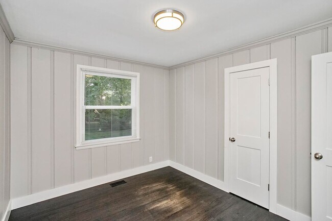 Building Photo - 2129 Crystal Dr